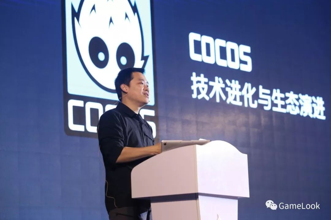 王哲资本尹健辉一起演讲和演示区块链游戏开发者大会