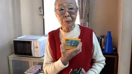 高龄主播爱玩游戏的趣事：84岁的“游戏奶奶”